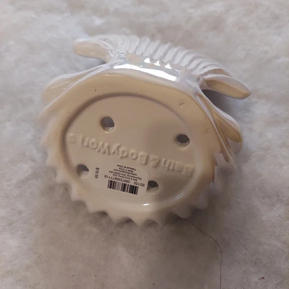 Clam shell soap holder by bath and body works - Picture 3 of 3